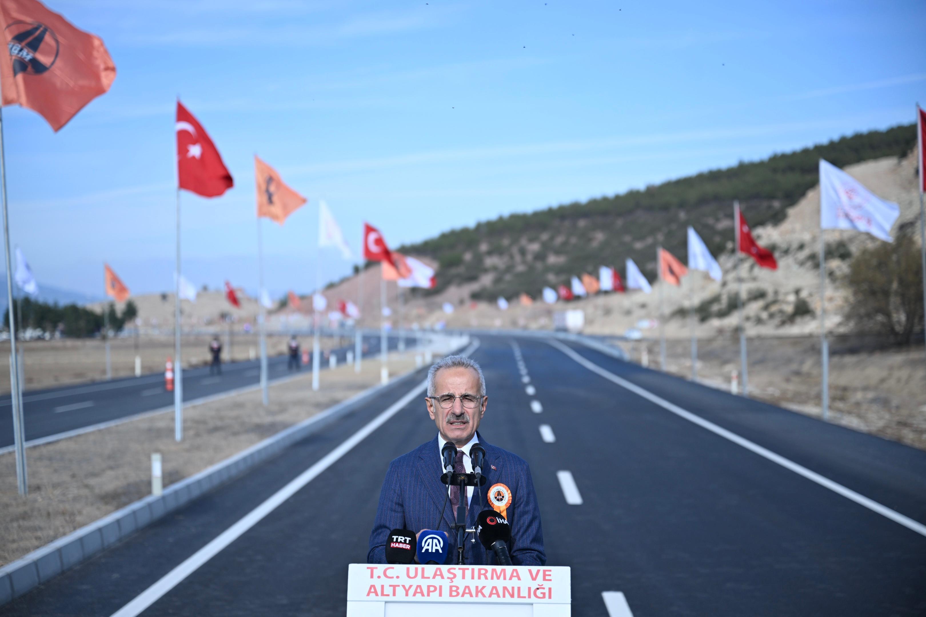 Antalya'nın Trafik Sorununa Çözüm: Yeni Kavşak Projeleri Başlıyor